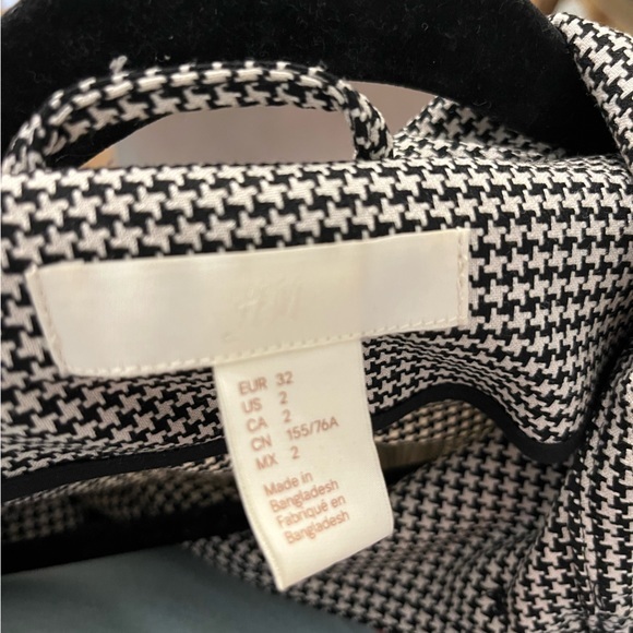 H&M Houndstooth Trenchcoat with Bow Cuffs - Picture 7 of 14
